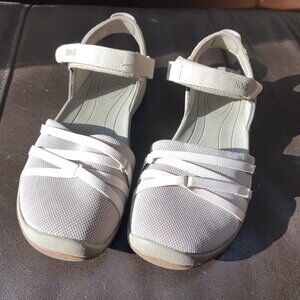 Teva Tirra cream mary jane sandal, size 8.5